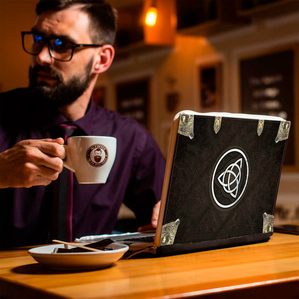 
                      
                        DER MEISTER UND MARGARITA Samsung Galaxy TAB S10 Ultra Folio Hülle
                      
                    