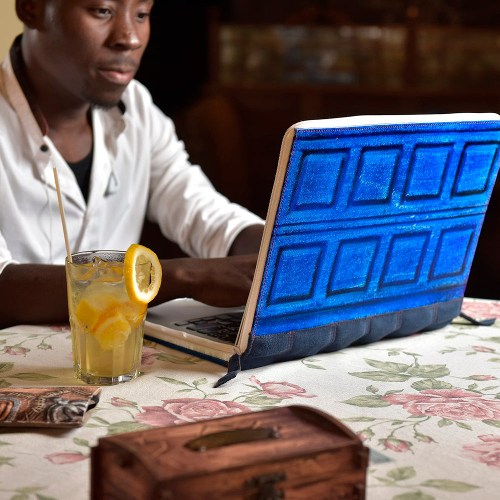 
                      
                        DOCTOR WHO RIVER SONG'S TARDIS  Macbook Case
                      
                    