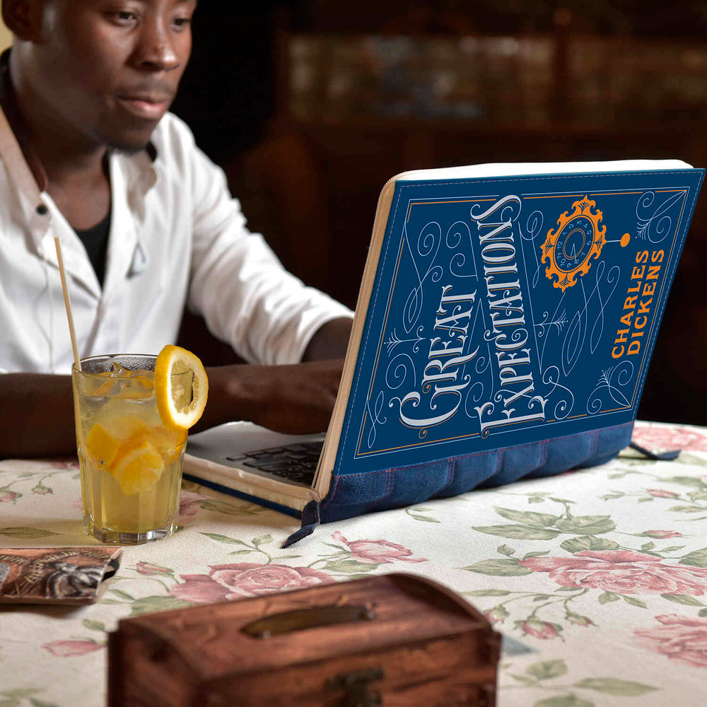 
                      
                        GROSSE ERWARTUNGEN Onyx Boox Palma 2 Hülle
                      
                    